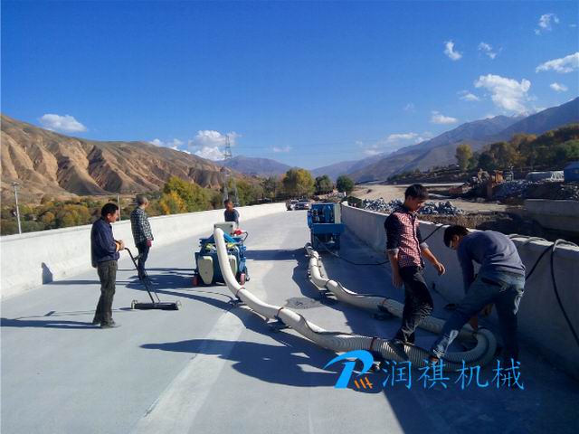 路(lu)麵抛丸機